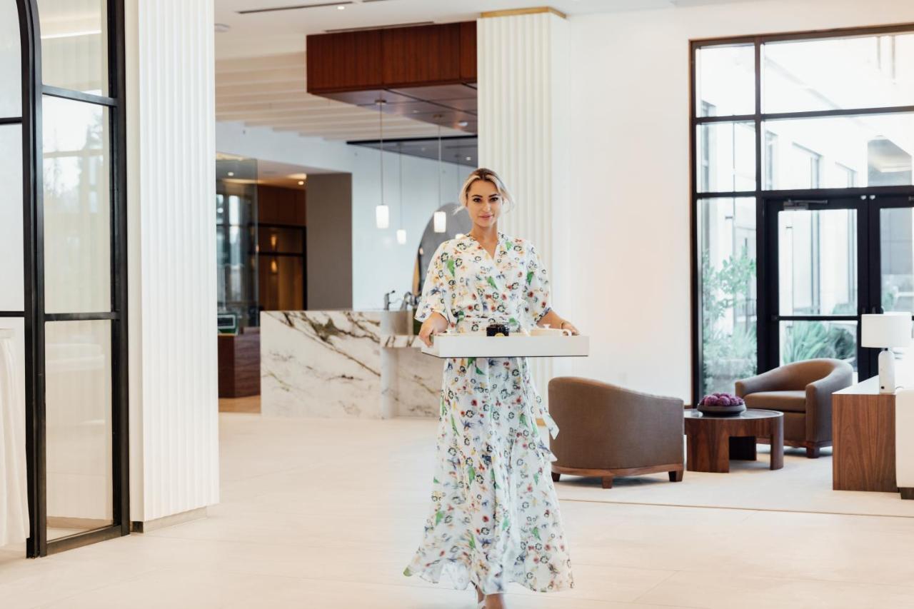 Ette Luxury Hotel & Spa Four Corners Bagian luar foto A hotel butler