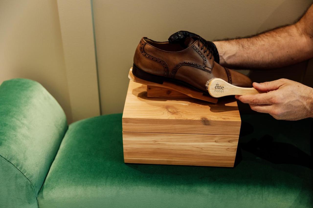 Ette Luxury Hotel & Spa Four Corners Bagian luar foto Shoe shining
