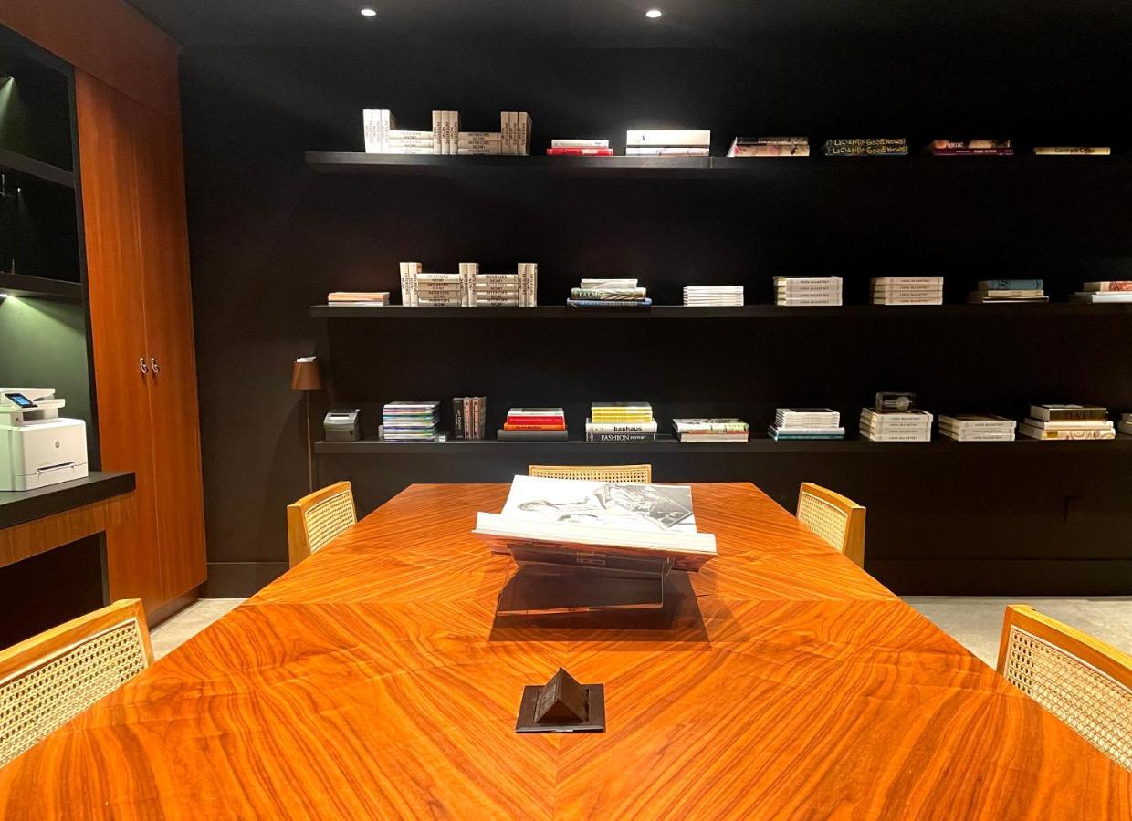 Ette Luxury Hotel & Spa Four Corners Bagian luar foto The library at the museum