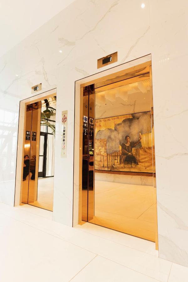 Ette Luxury Hotel & Spa Four Corners Bagian luar foto The elevators at the Ritz-Carlton, Dubai