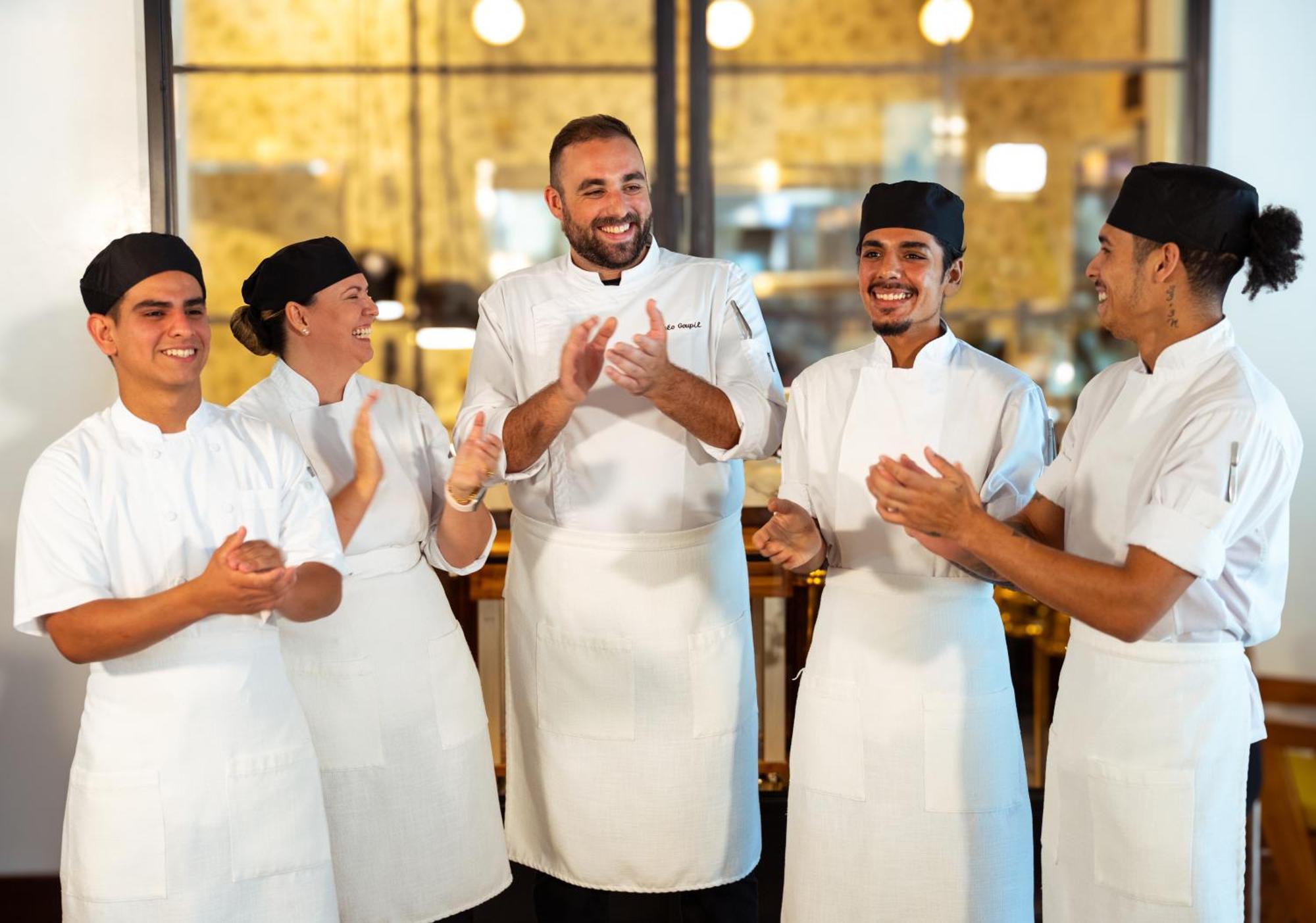 Ette Luxury Hotel & Spa Four Corners Bagian luar foto Chef and his team